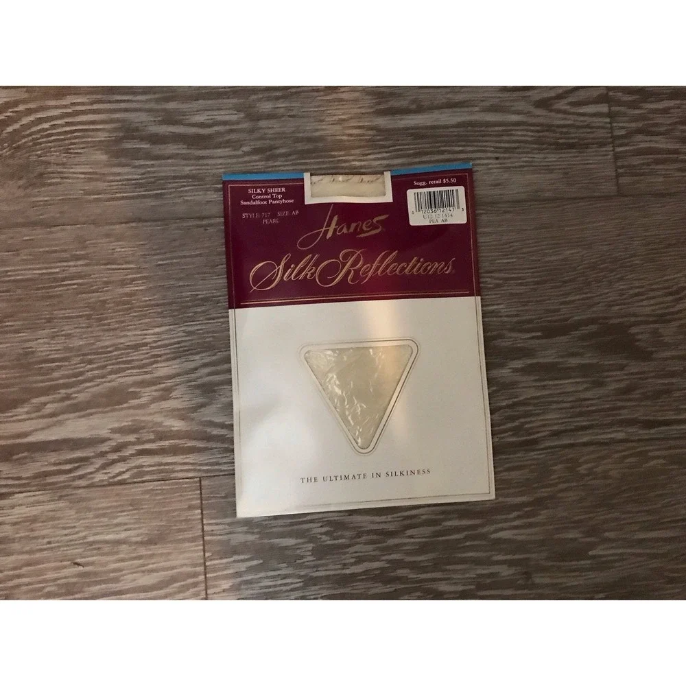 Hanes Silk Reflections Silky Sheer Control Top Pantyhose Style 717 Size AB Pearl